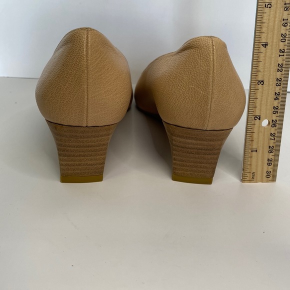 Stuart Weitzman tan low wedges in size 9.5. - Picture 5 of 7